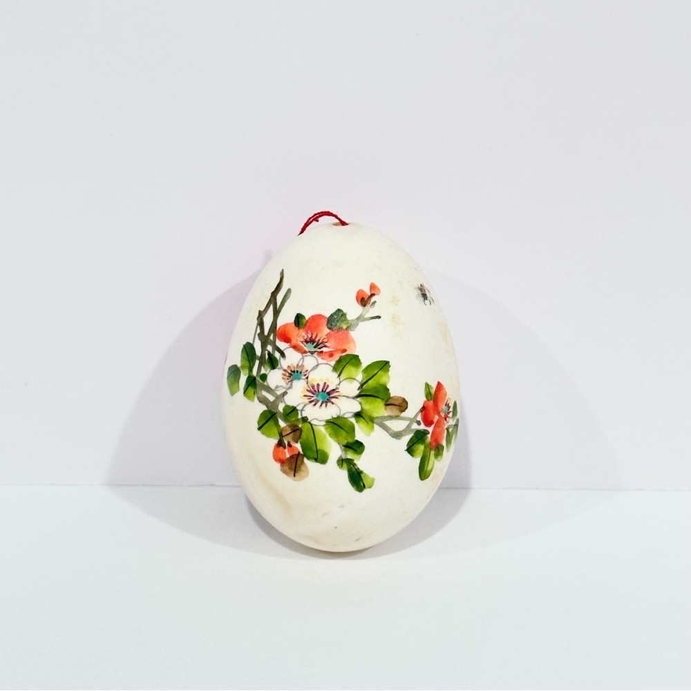 Vintage Painted Eggshell Ornament– Floral Easter Decor